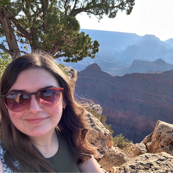 Meet your Posher, Trinity - Picture 1 of 1